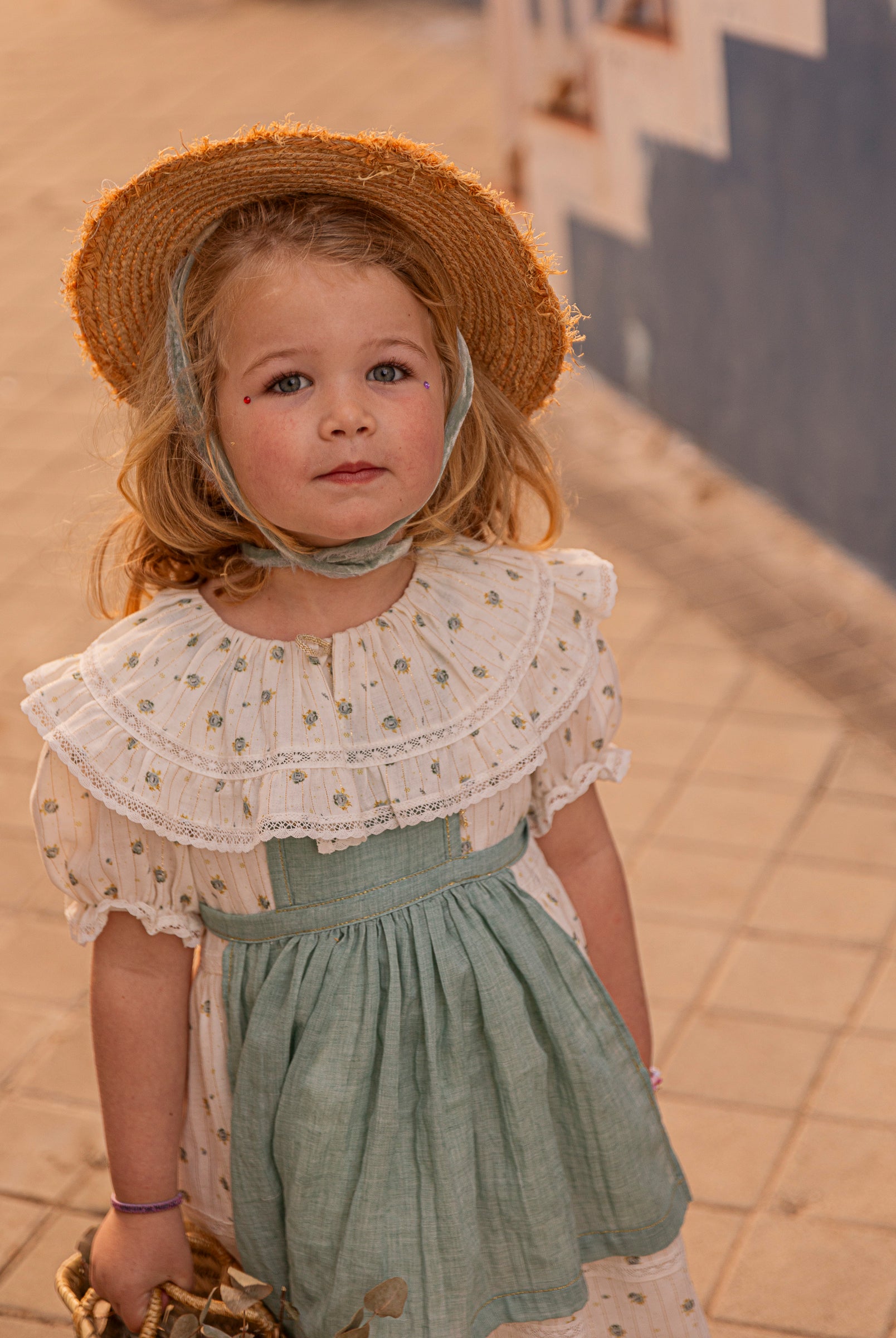 Traje Arras Flores con delantal Yves de Cosmosophie