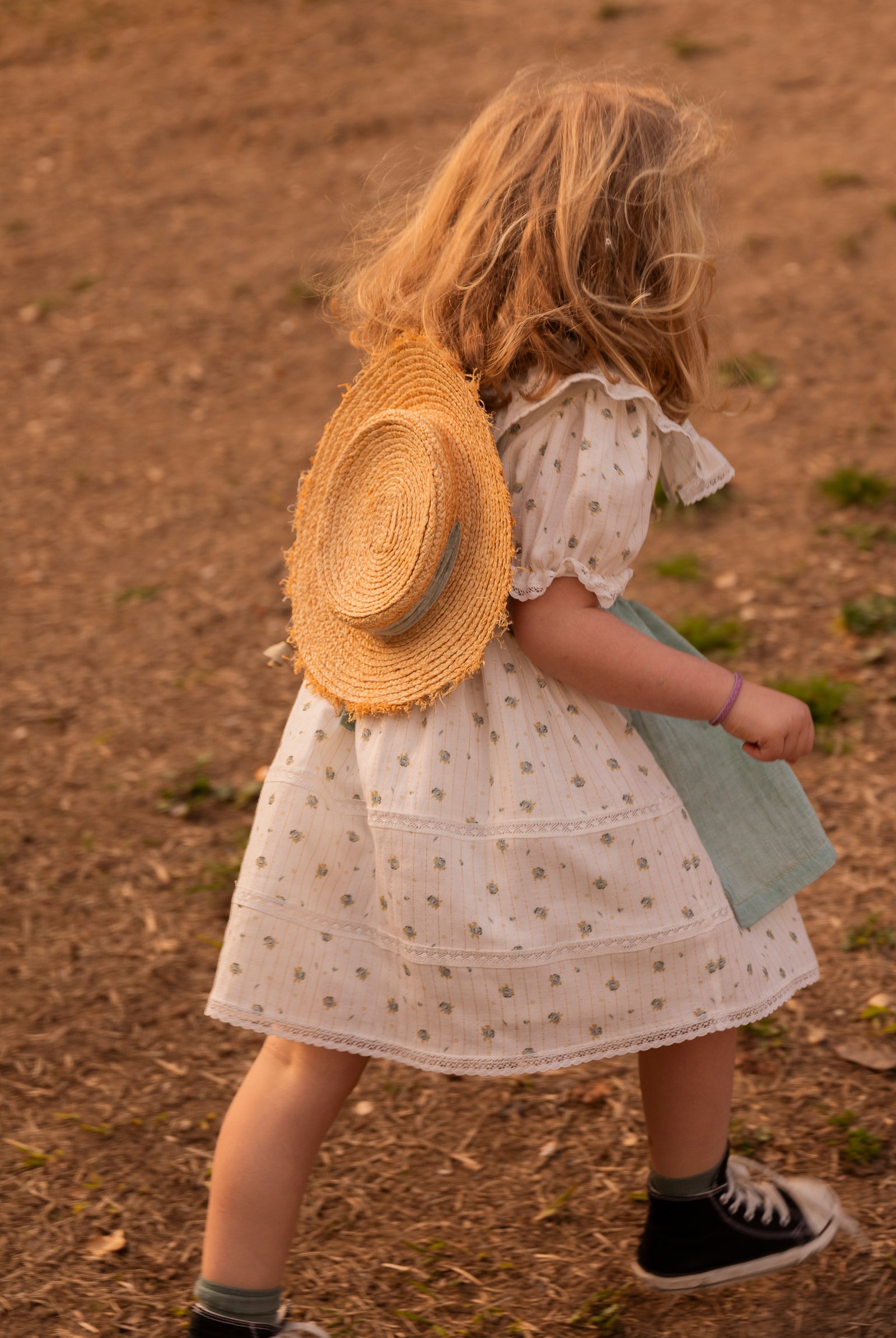 Traje Arras Flores con delantal Yves de Cosmosophie
