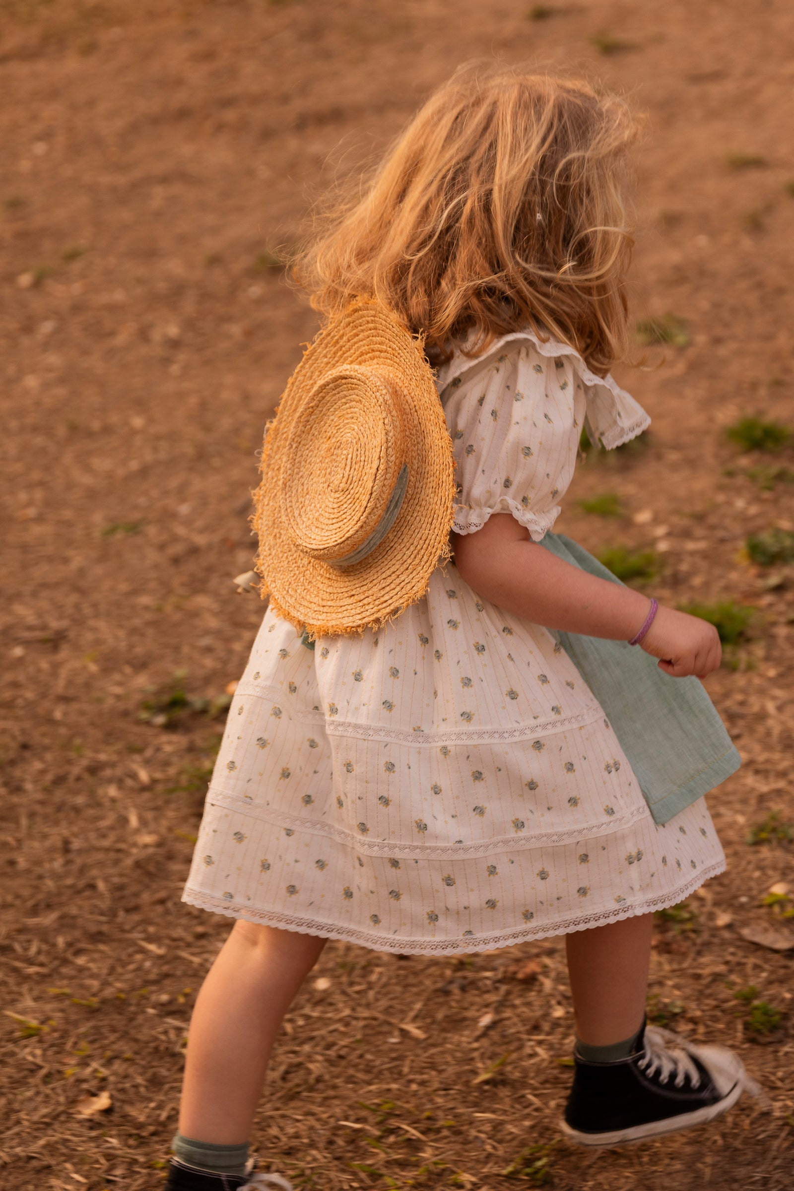 Traje Arras Flores con delantal Yves de Cosmosophie