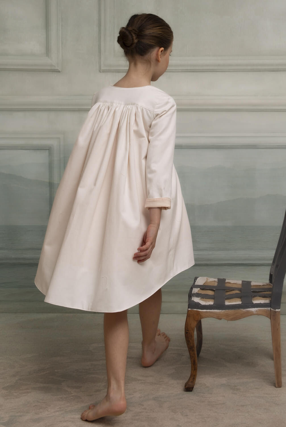 Abrigo para arras con capa en la espalda de Cosmosophie