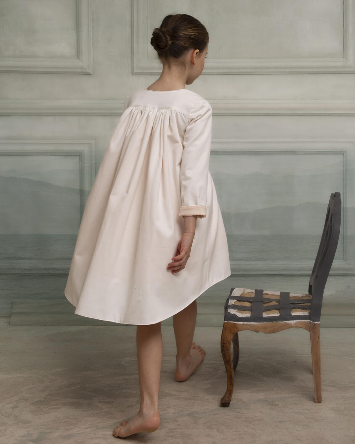 Abrigo para arras con capa en la espalda de Cosmosophie