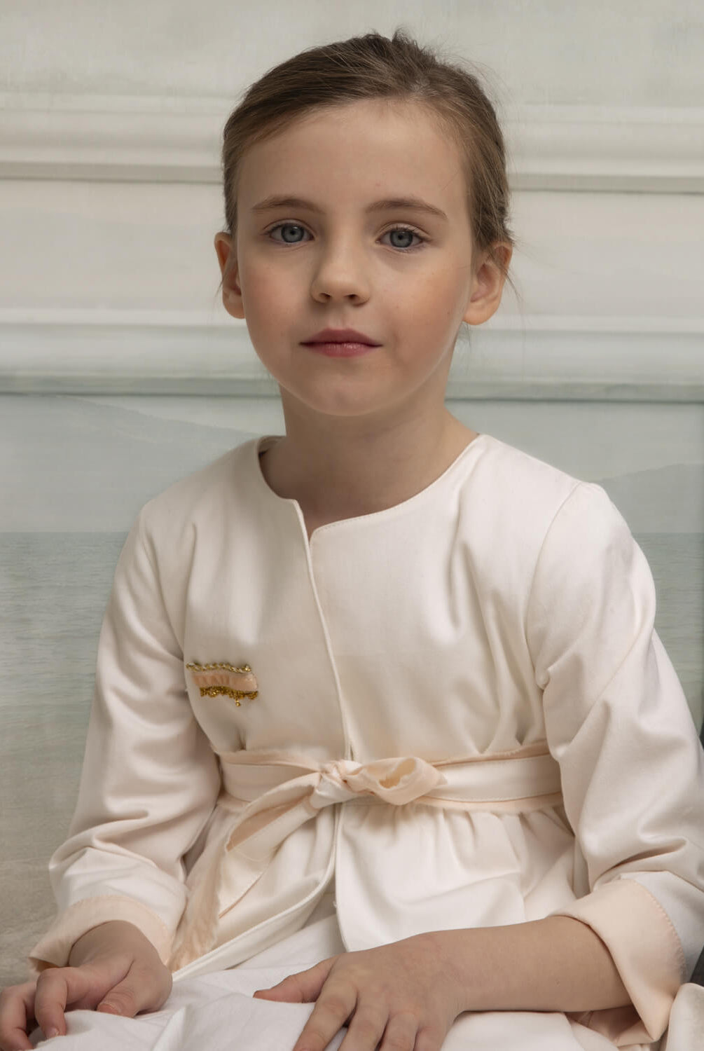 Abrigo para arras con capa en la espalda de Cosmosophie