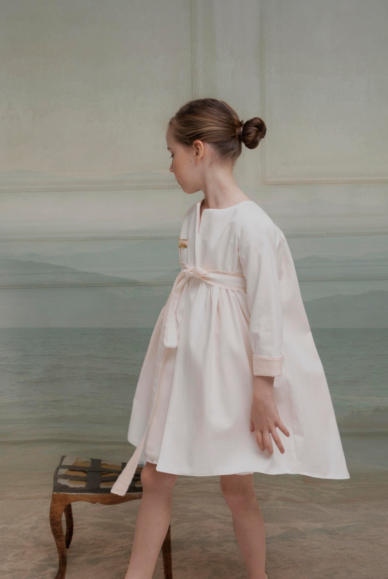 Abrigo para arras con capa en la espalda de Cosmosophie