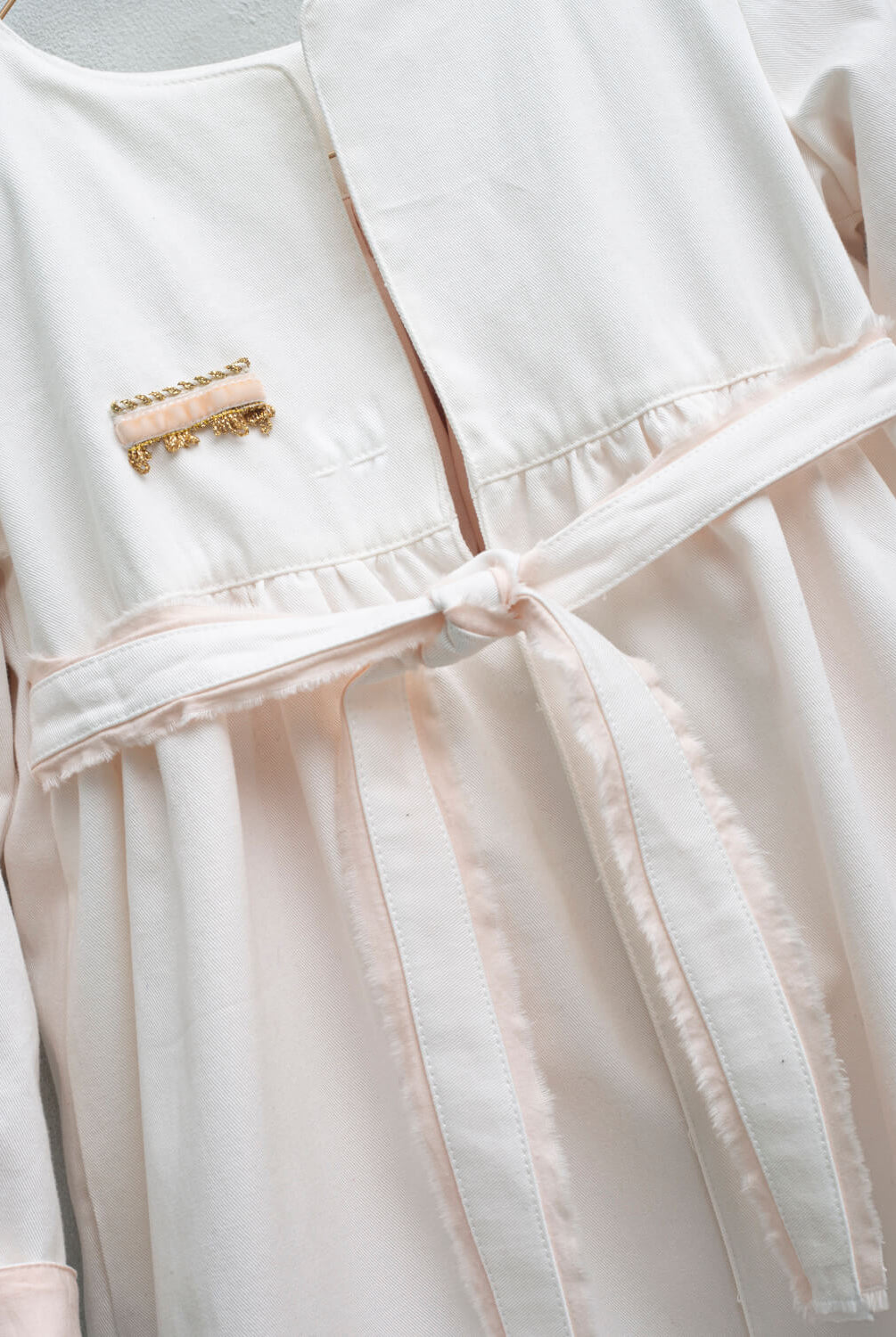 Abrigo para arras con capa en la espalda de Cosmosophie