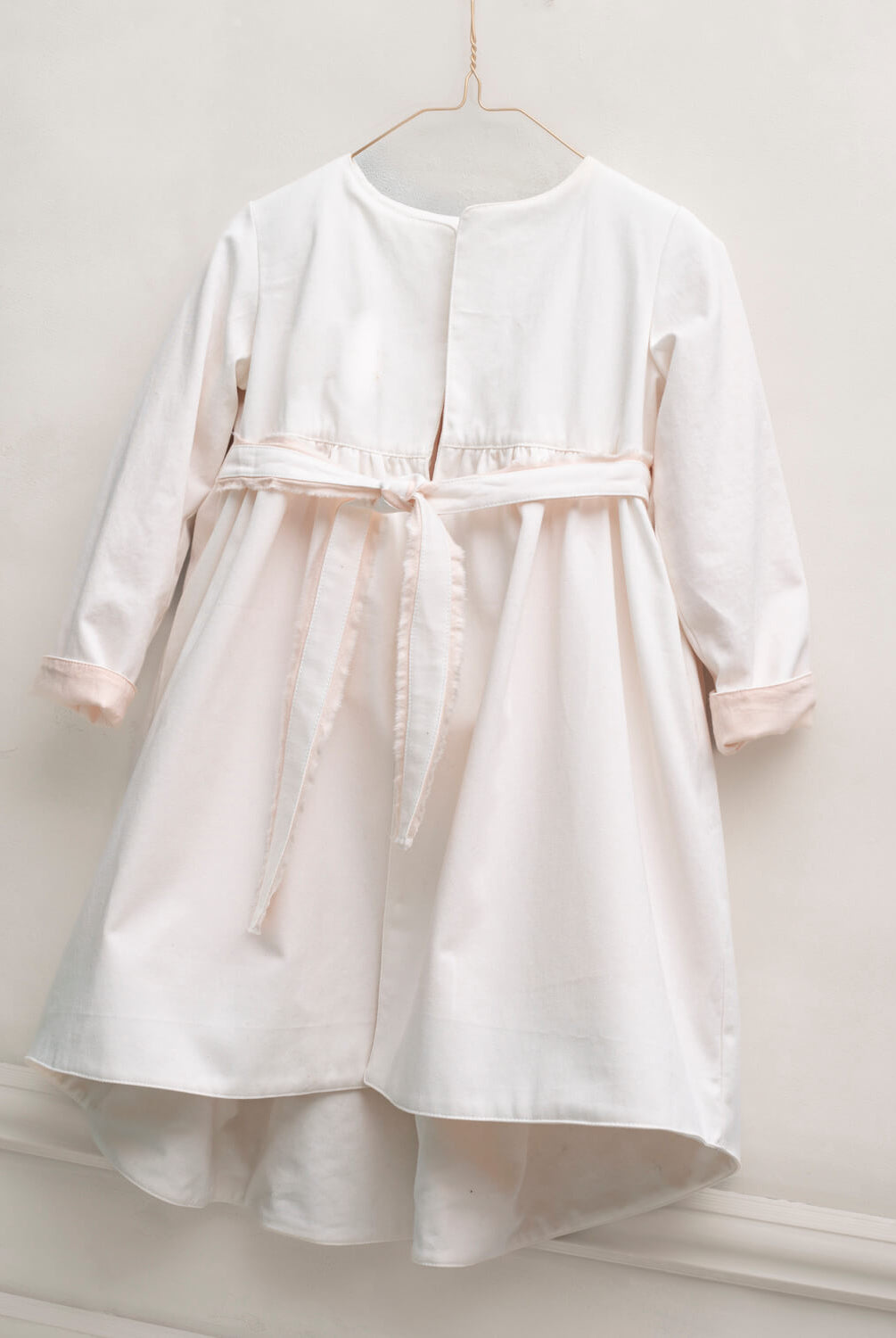 Abrigo para arras con capa en la espalda de Cosmosophie