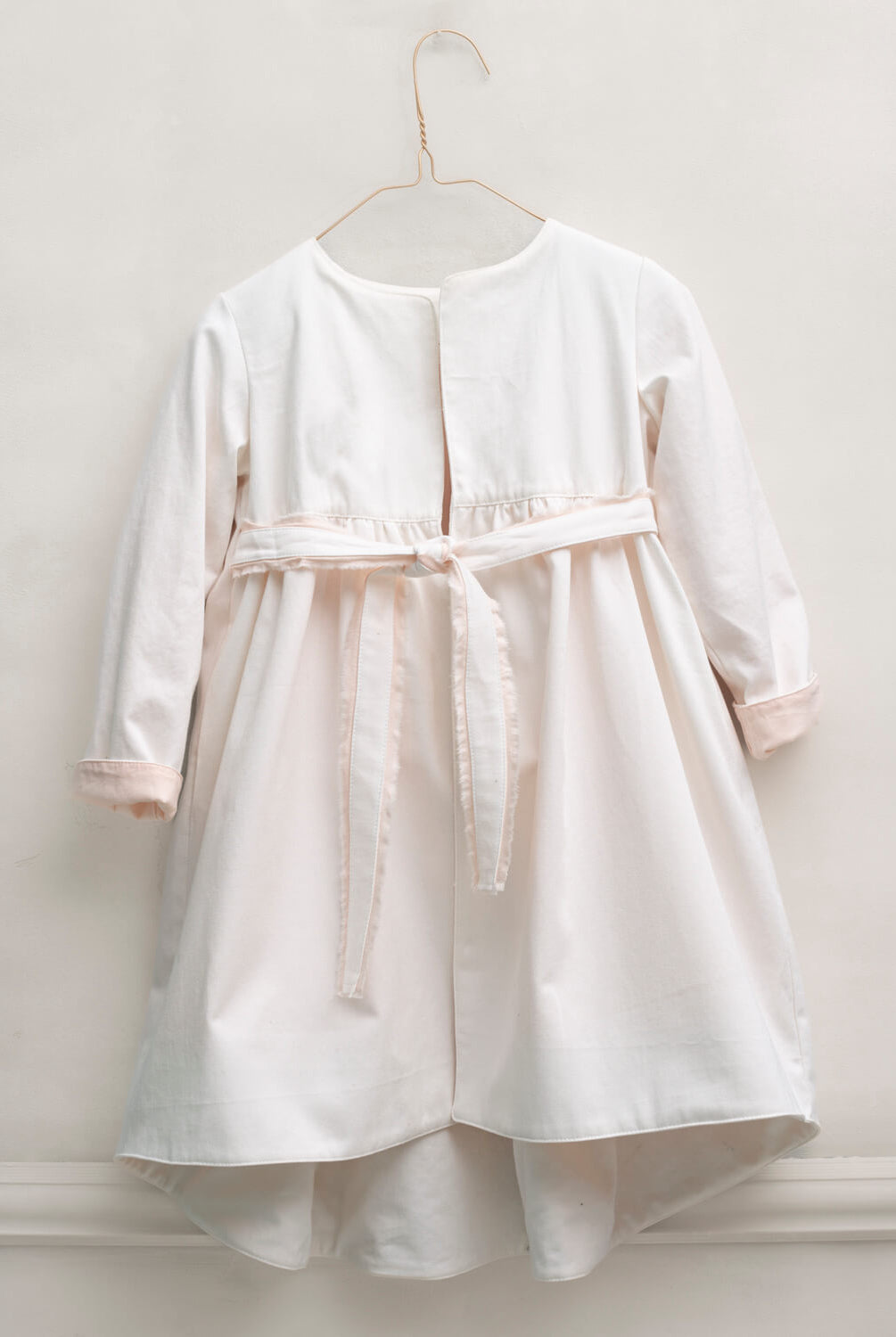 Abrigo para arras con capa en la espalda de Cosmosophie