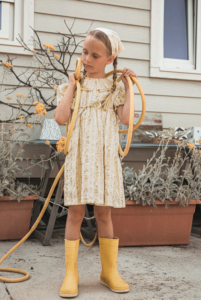 Vestido para niña amarillo con encaje Cosmosophie