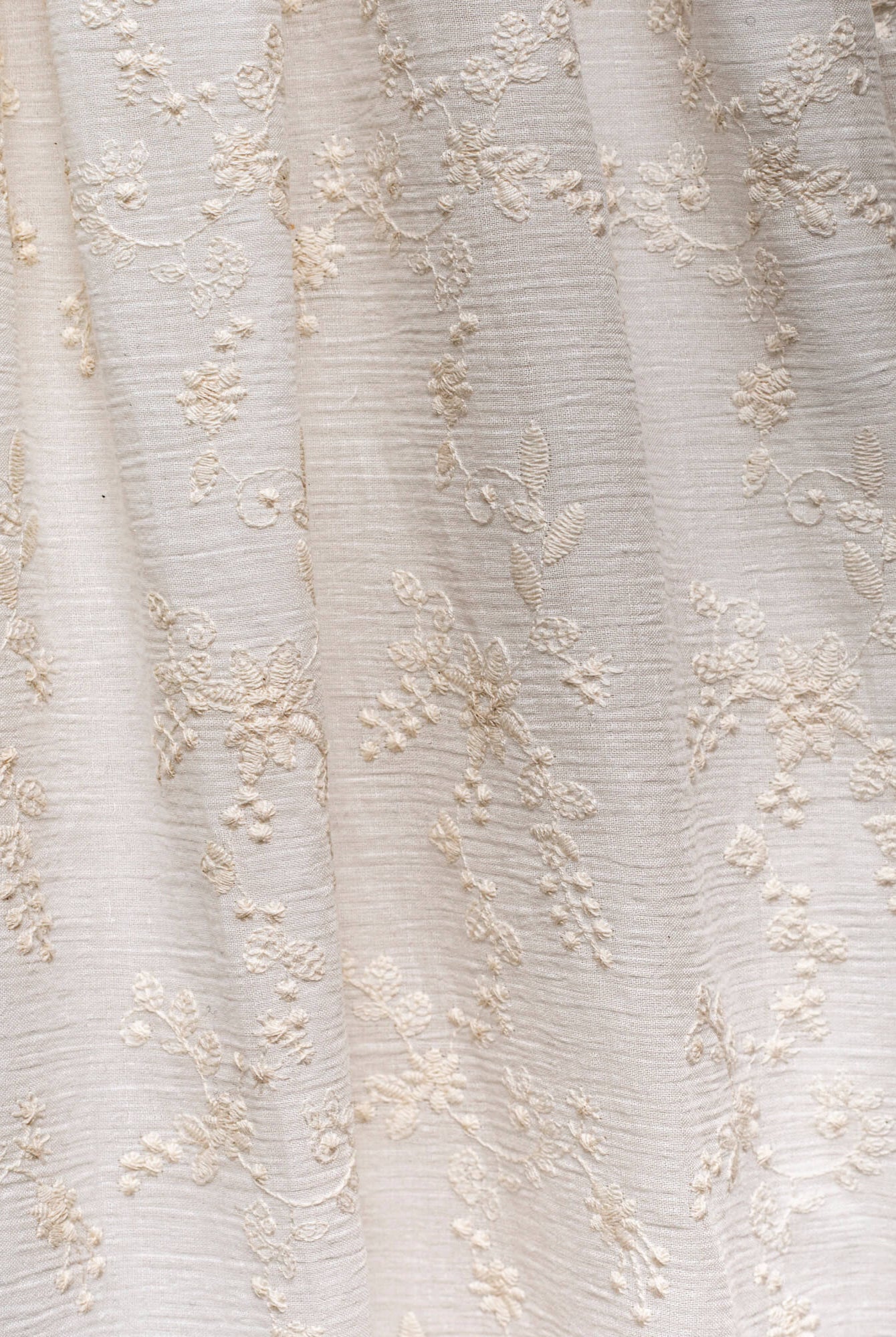 Vestido de bambula bordada para niña Cosmosophie