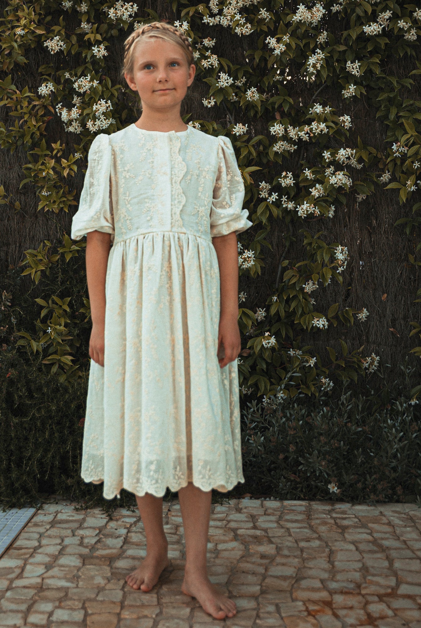 Vestido de bambula bordada para niña Cosmosophie