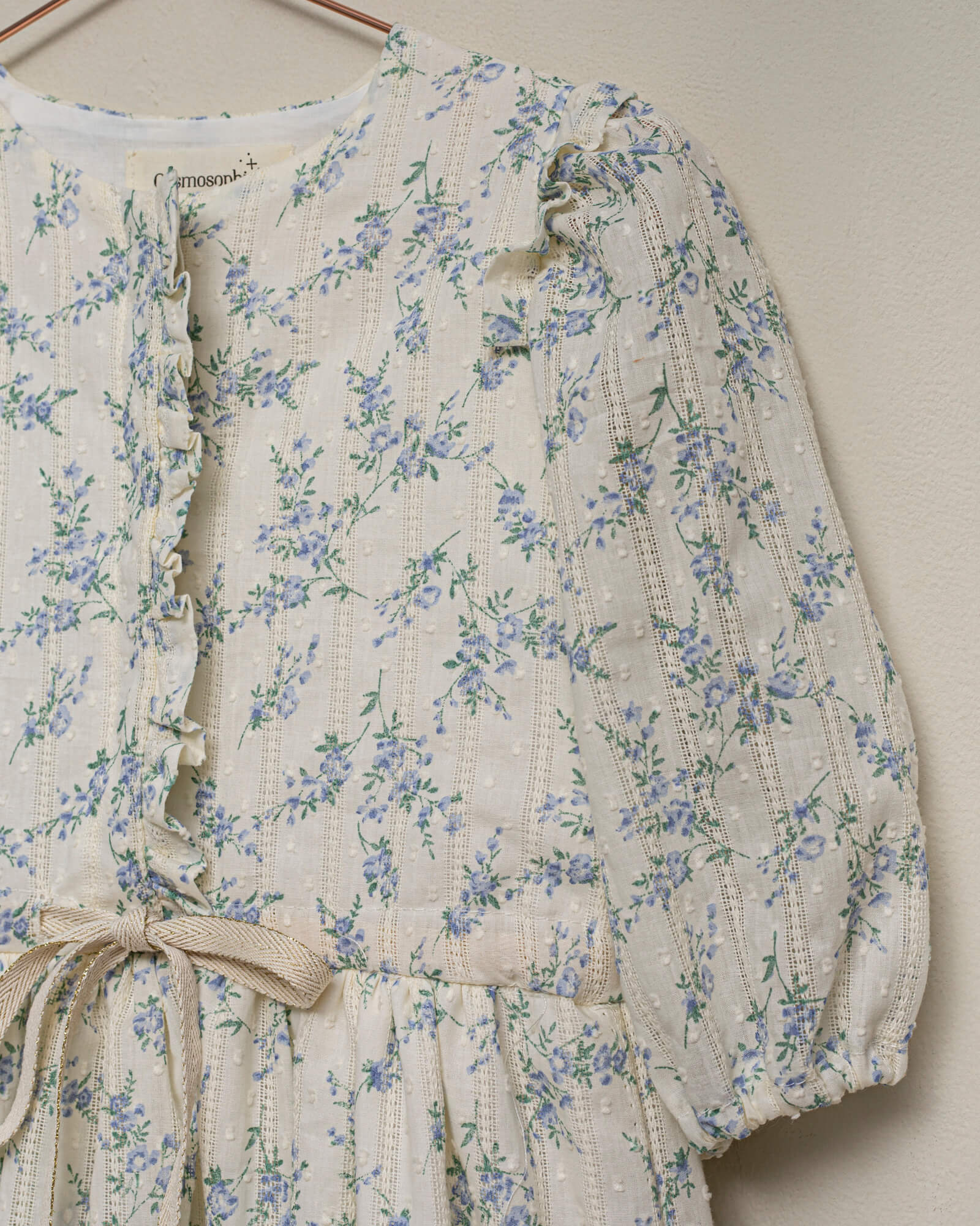 Vestido bordado de flores azules cosmosophie