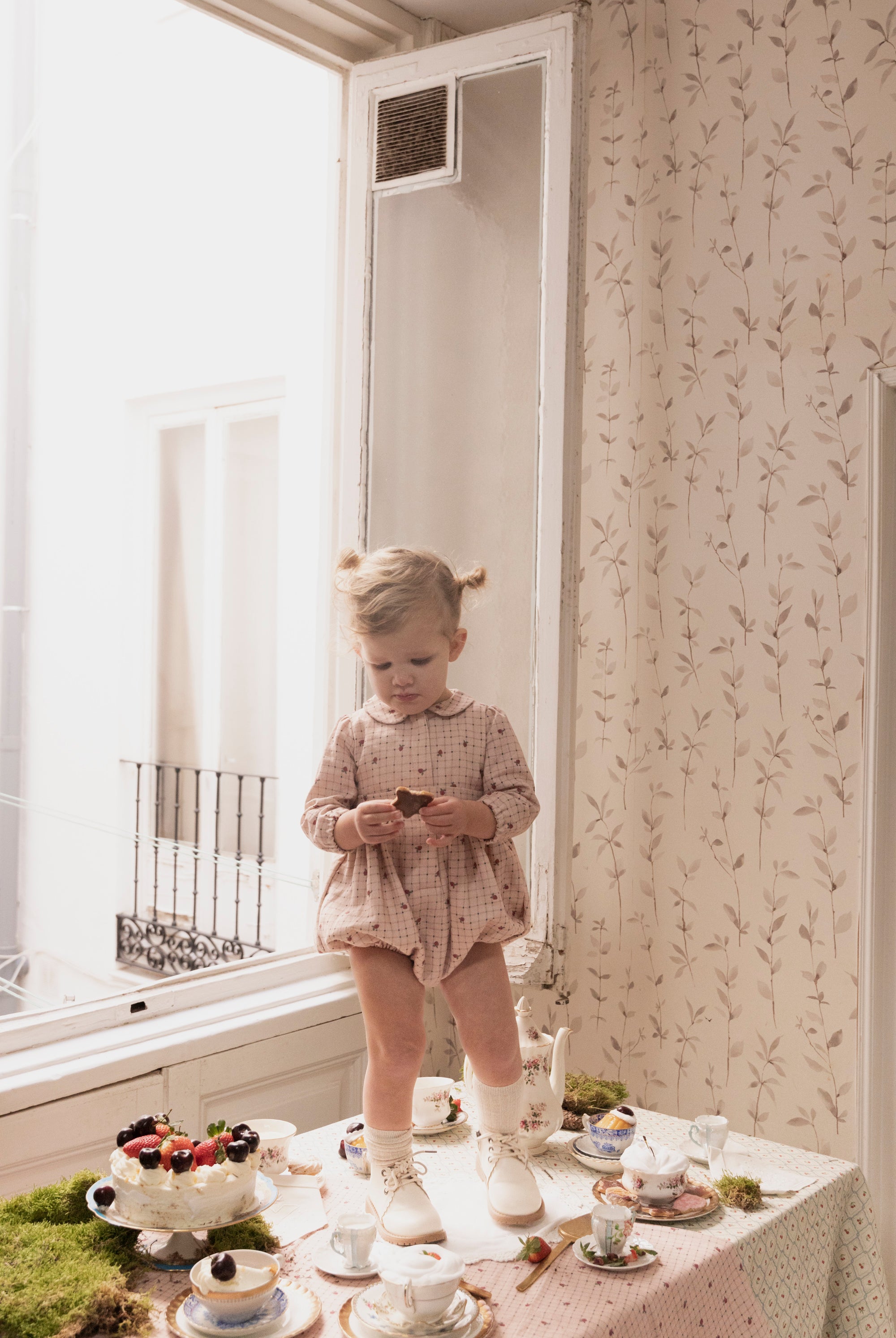 Ranita de bebe rosa con fresas Chaumont de Cosmosophie