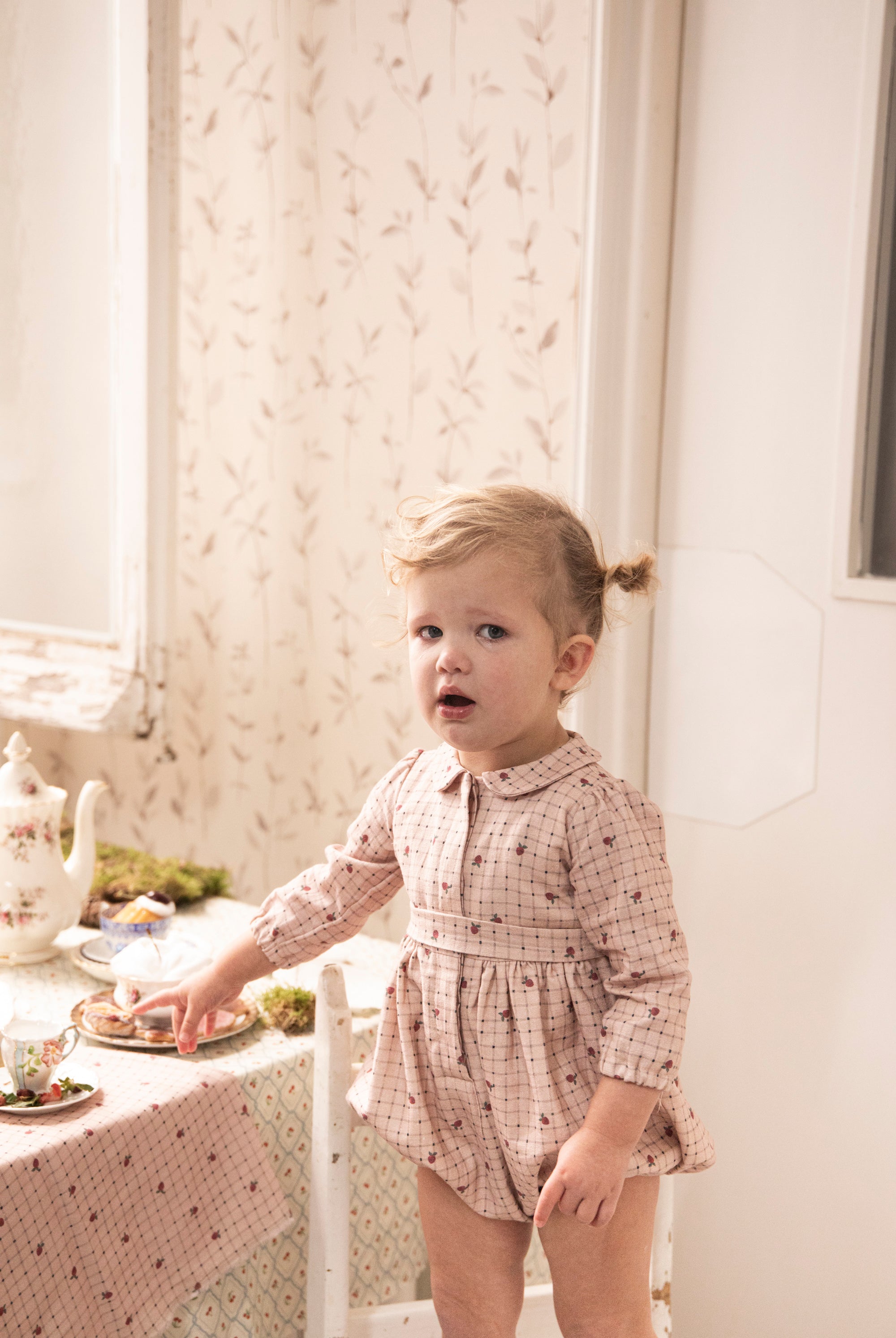 Ranita de bebe rosa con fresas Chaumont de Cosmosophie