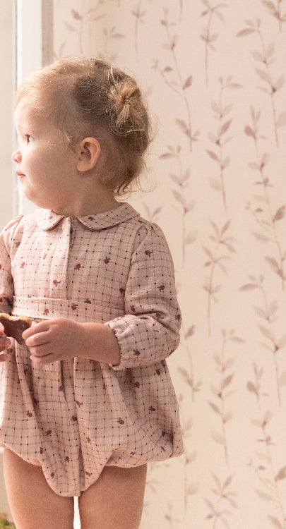 Ranita de bebe rosa con fresas Chaumont de Cosmosophie