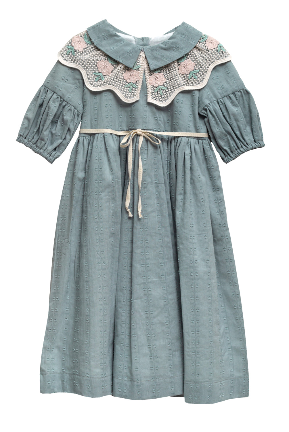 Vestido de niña invitada en azul verdoso con cuello de encaje. Para boda o primera comunion. Cosmosophie