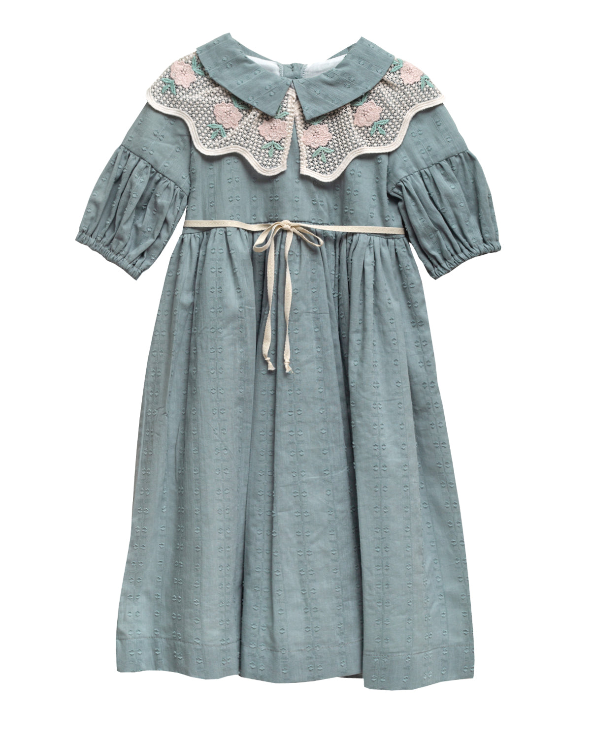 Vestido de niña invitada en azul verdoso con cuello de encaje. Para boda o primera comunion. Cosmosophie