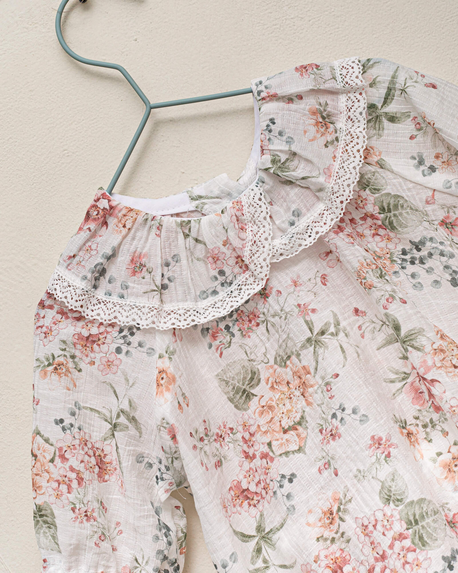 Conjunto bebe de flores Cosmosophie