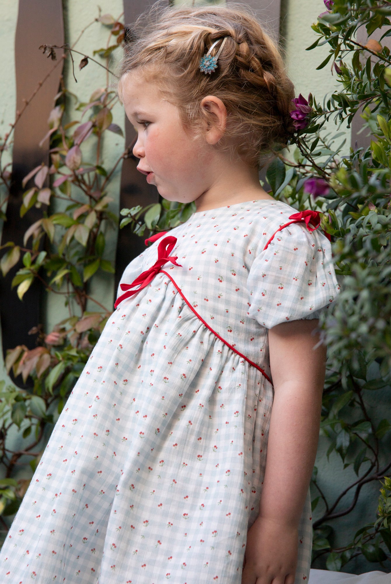 Vestido Cox vichy azul con estampado de cerezas Cherry