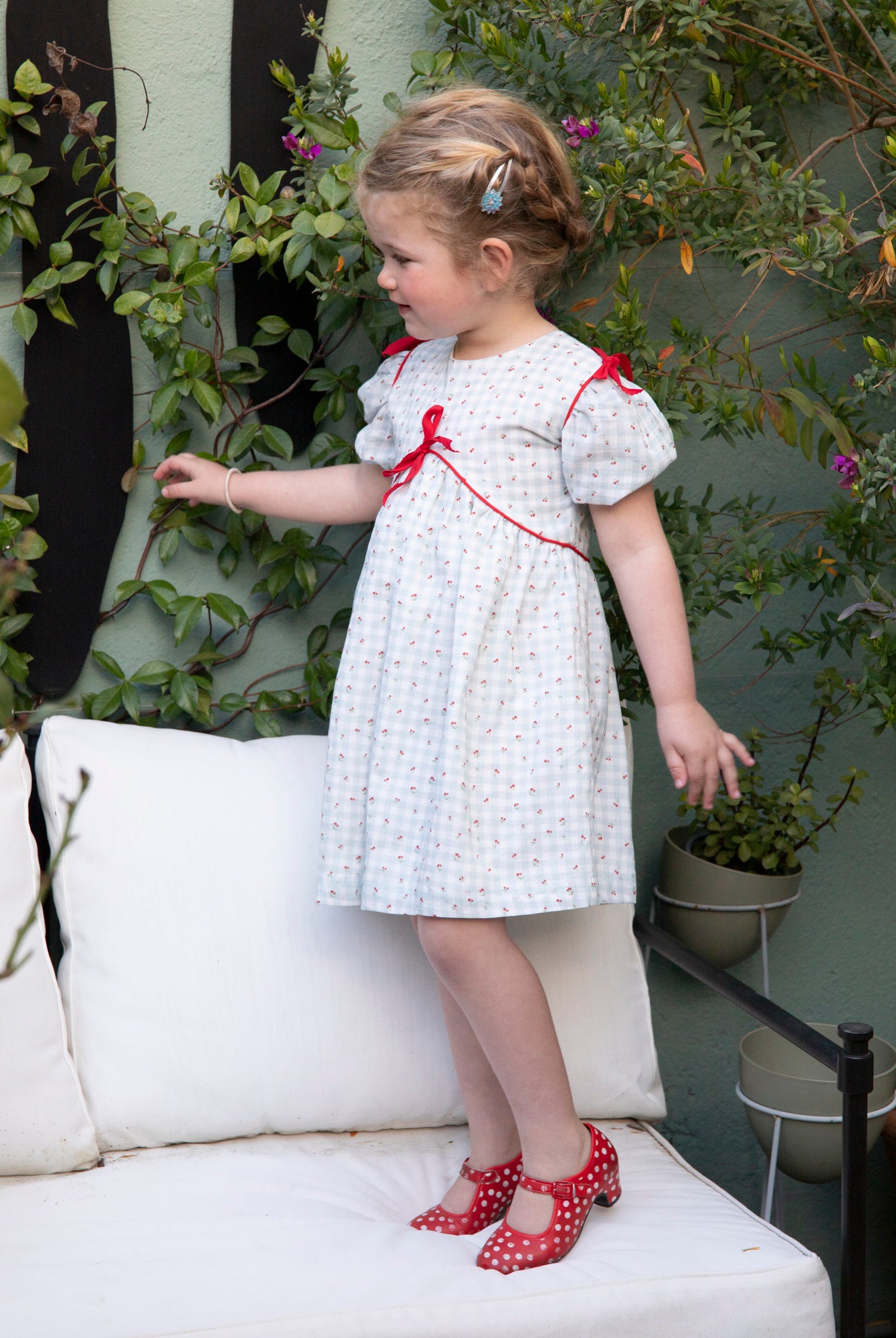 Vestido Cox vichy azul con estampado de cerezas Cherry