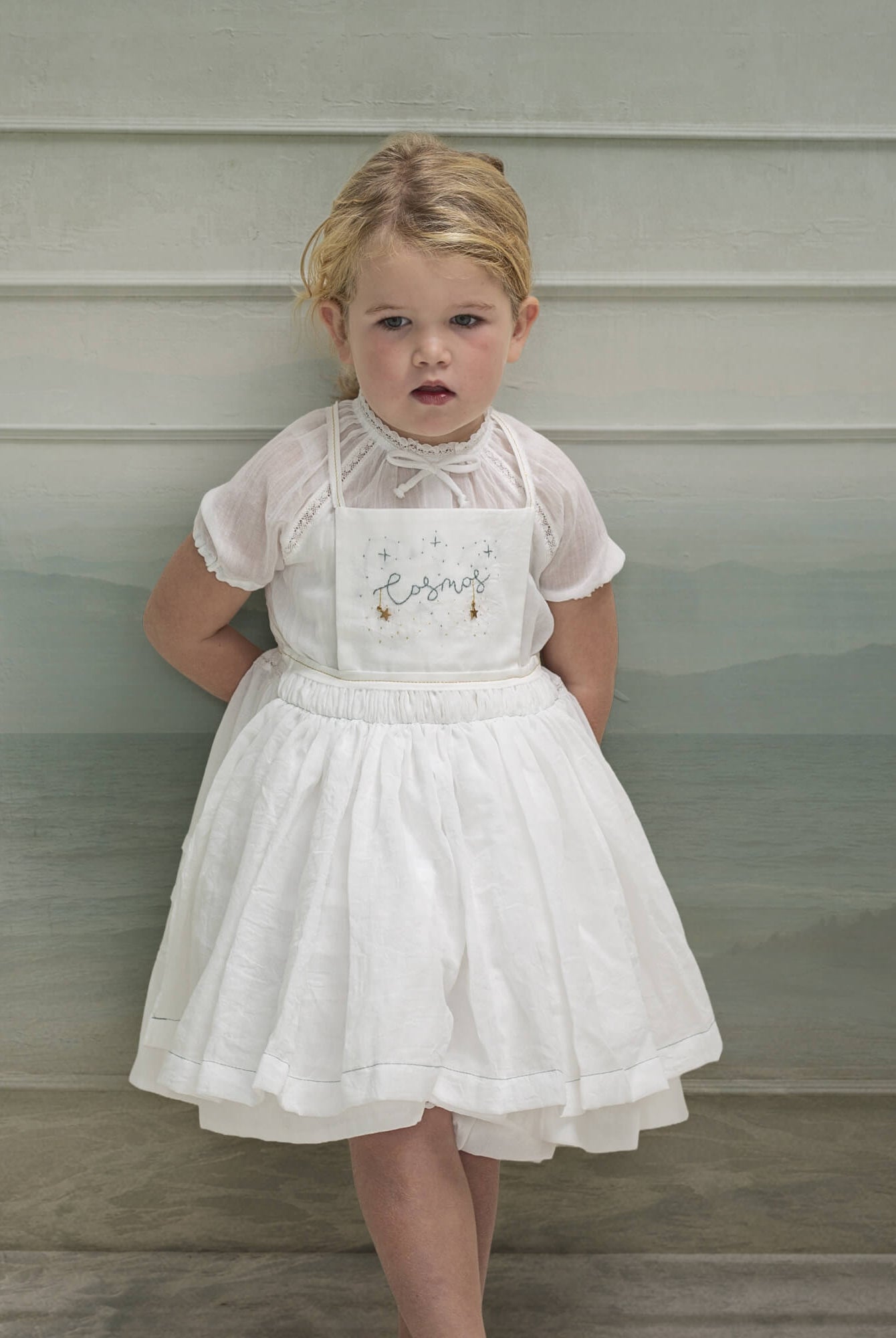 Delantal para traje de arras bordado a mano en blanco de Cosmosophie