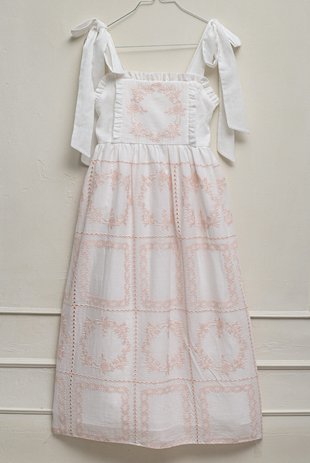 Vestido de tirantes Dune Blanco con bordados rosas para arras Cosmosophie