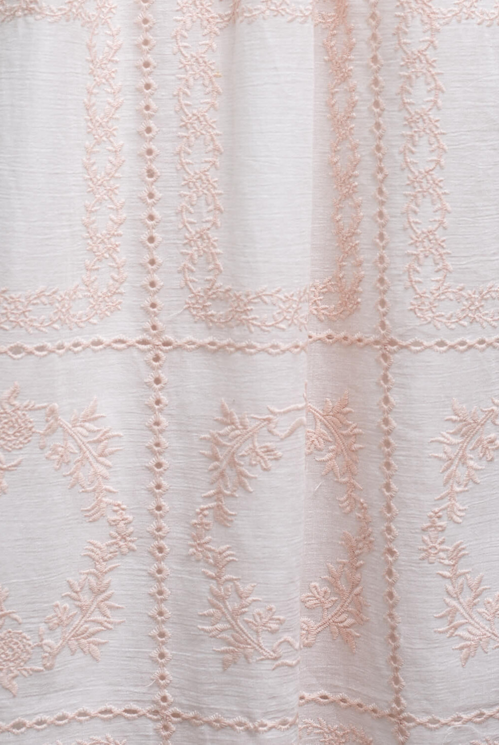 Vestido de tirantes Dune Blanco con bordados rosas para arras Cosmosophie