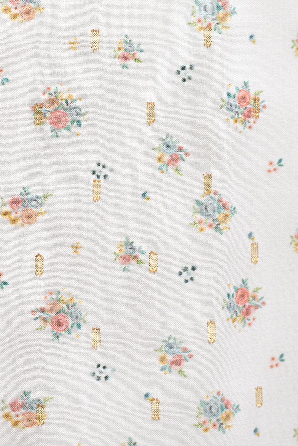 Vestido de flores y oro de Cosmosophie