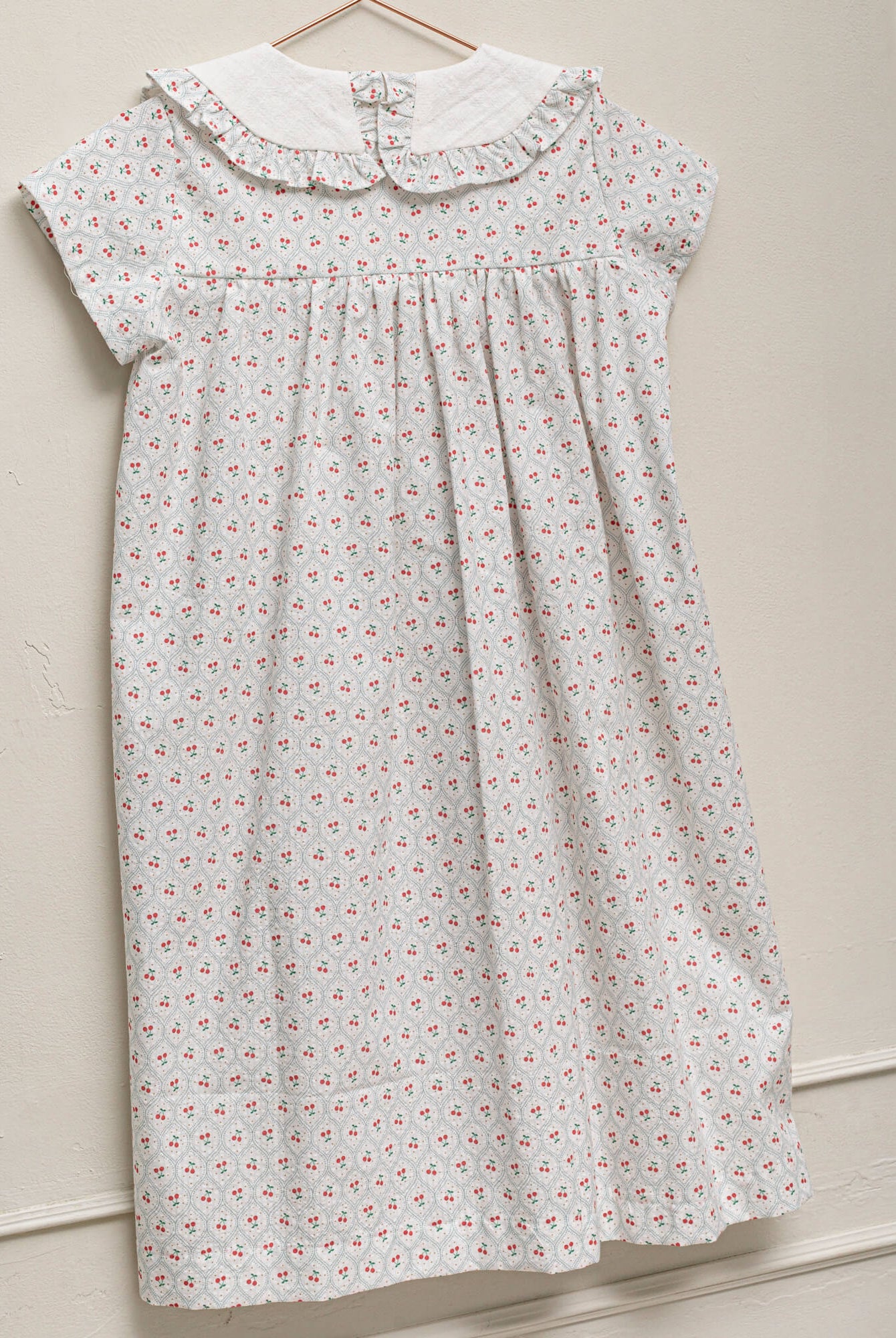 Vestido con estampado cerezas Cosmosophie