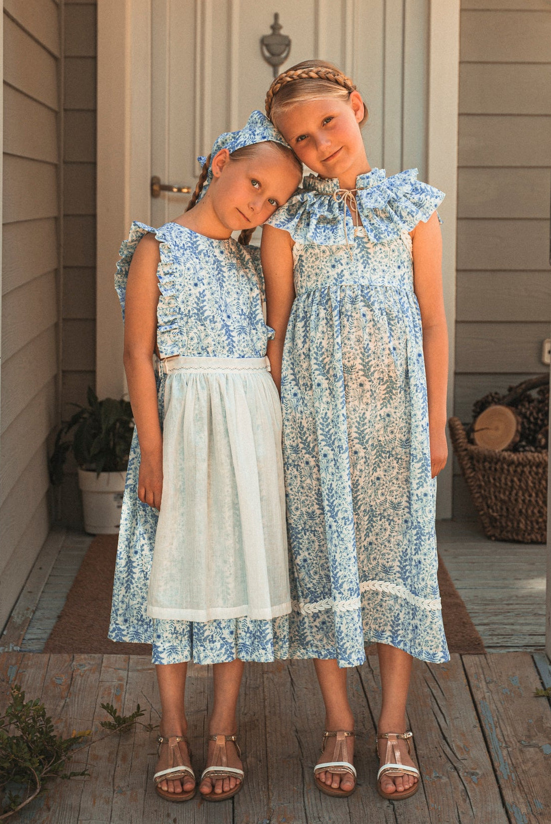 Vestido de tirantes de flores azules cosmosophie