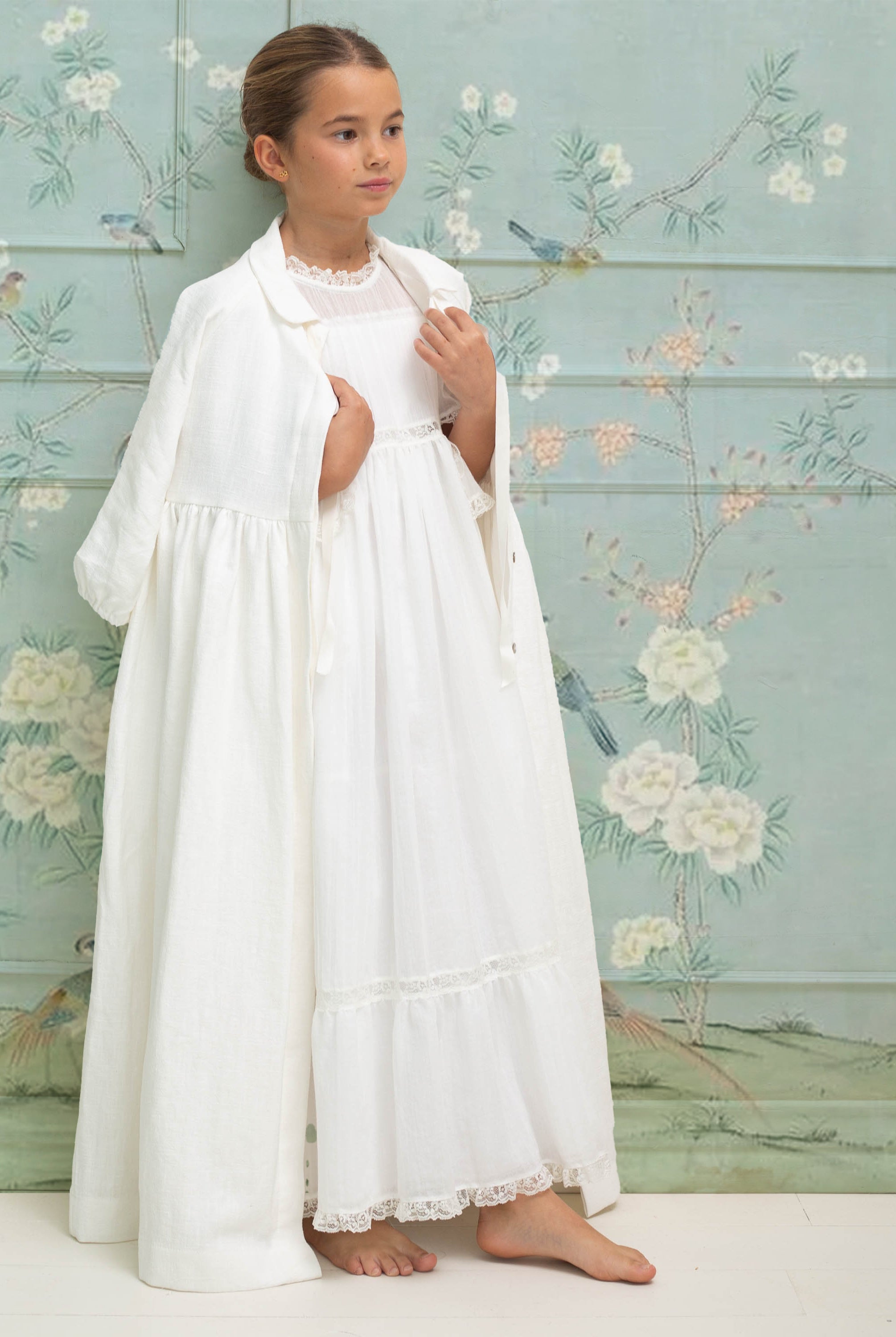 Abrigo chaqueta de primera comunion en lino blanco de Cosmosophie