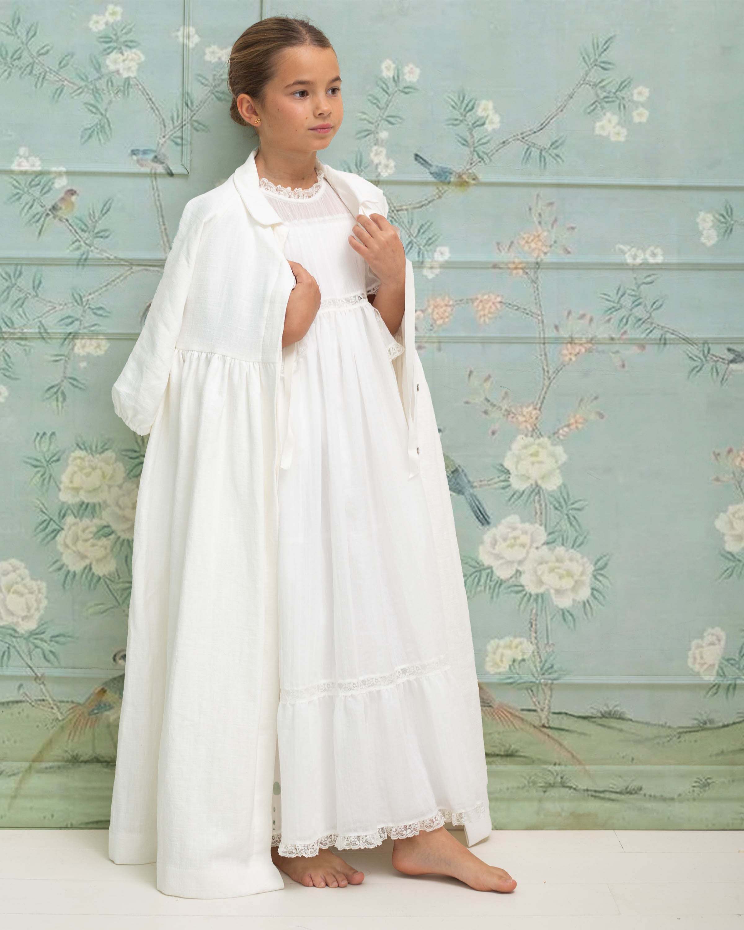 Abrigo chaqueta de primera comunion en lino blanco de Cosmosophie