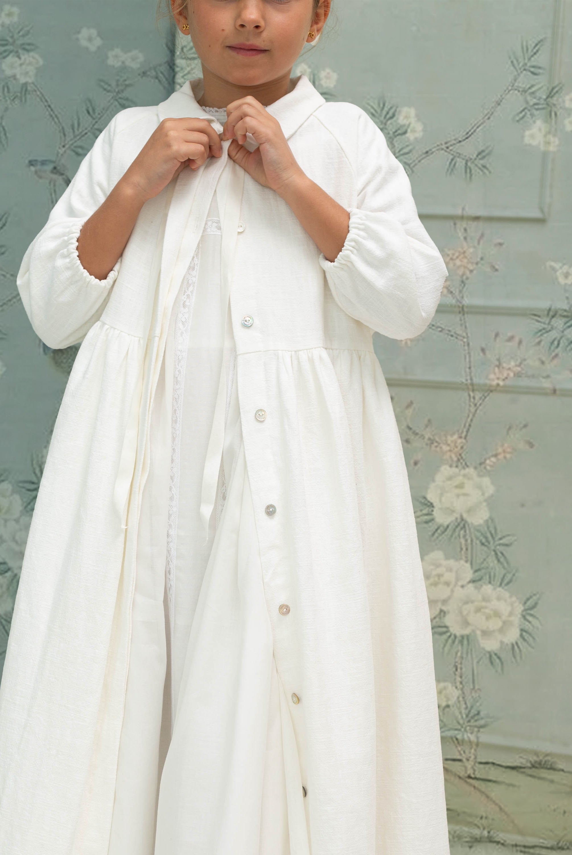 Abrigo chaqueta de primera comunion en lino blanco de Cosmosophie