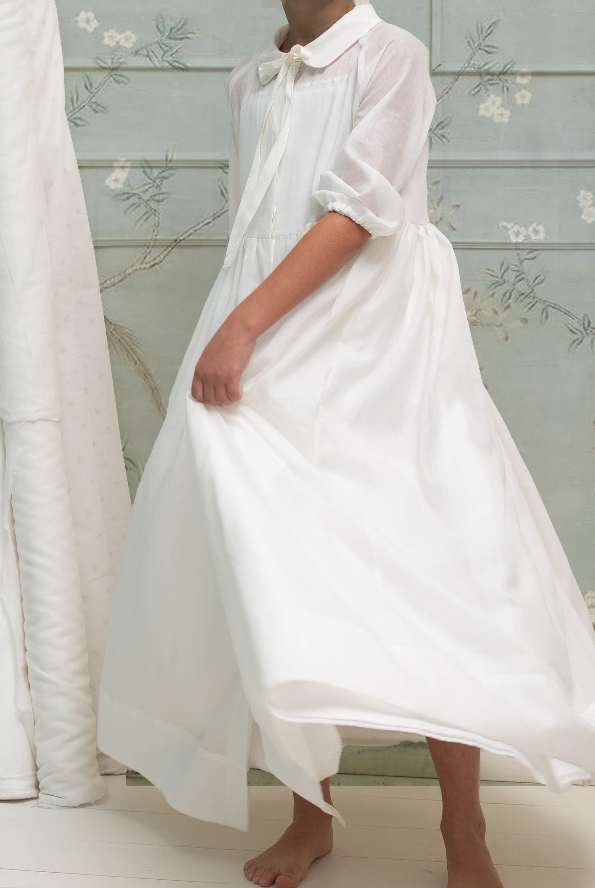 Vestido de comunión niña blanco modelo Gemini. Cosmosophie