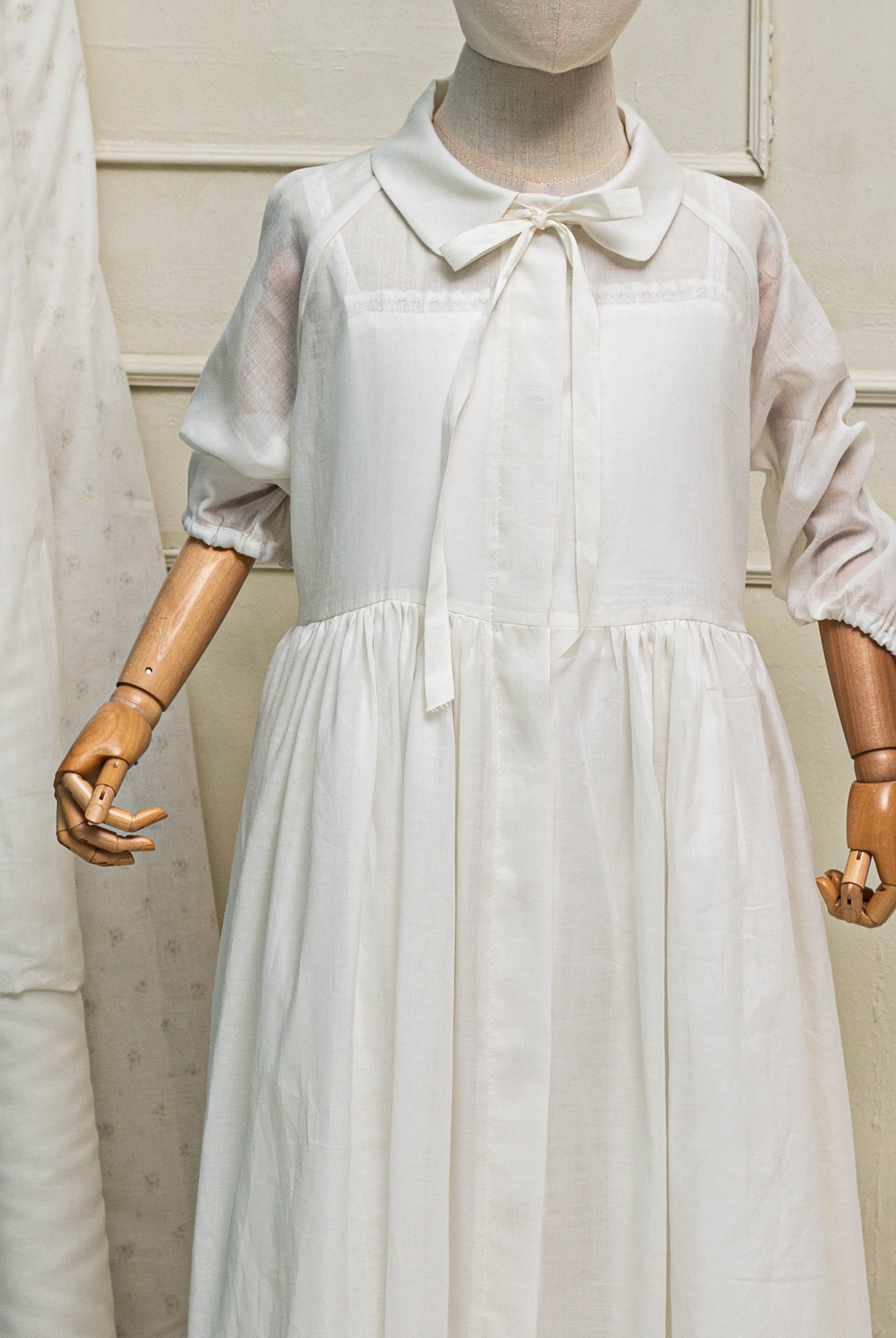 Vestido de comunión niña blanco modelo Gemini. Cosmosophie