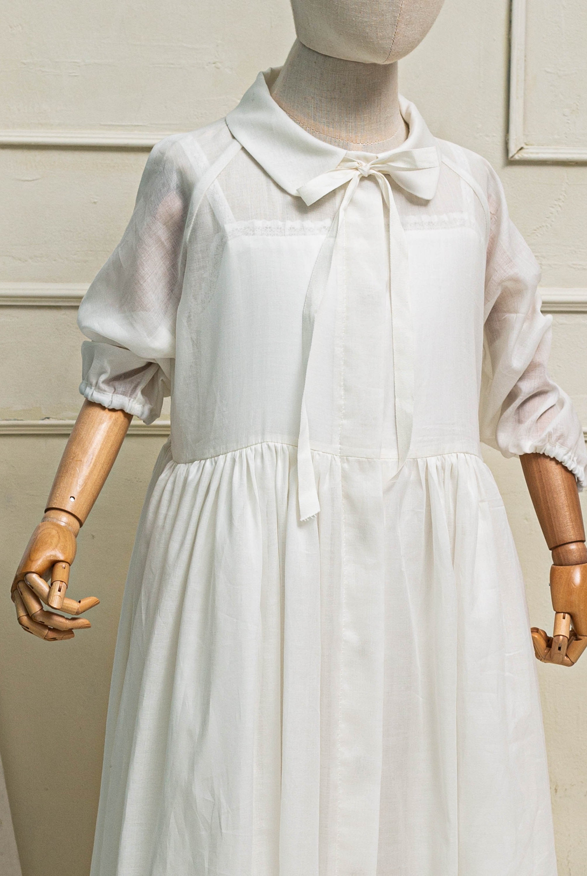 Vestido de comunión niña blanco modelo Gemini. Cosmosophie