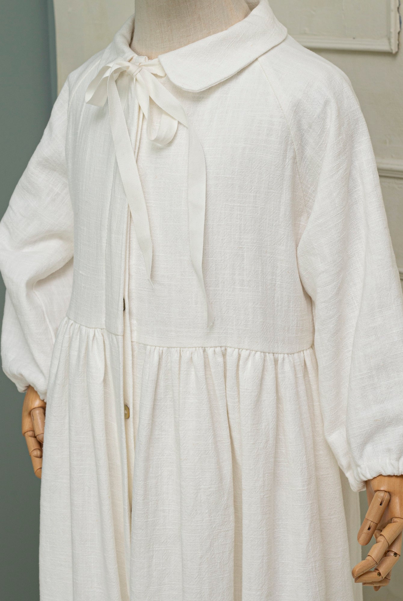 Vestido primera comunión de lino blanco Gemini de Cosmosophie