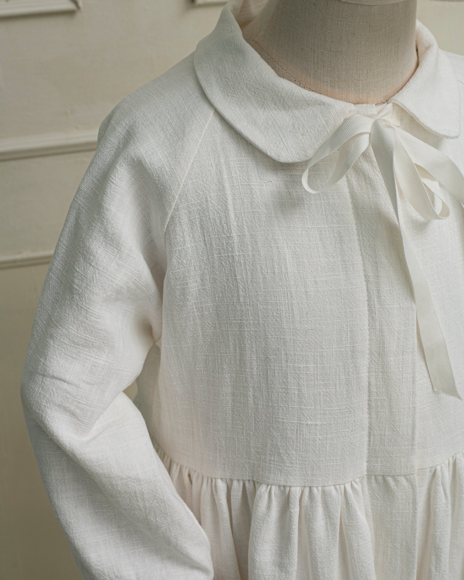 Vestido primera comunión de lino blanco Gemini de Cosmosophie