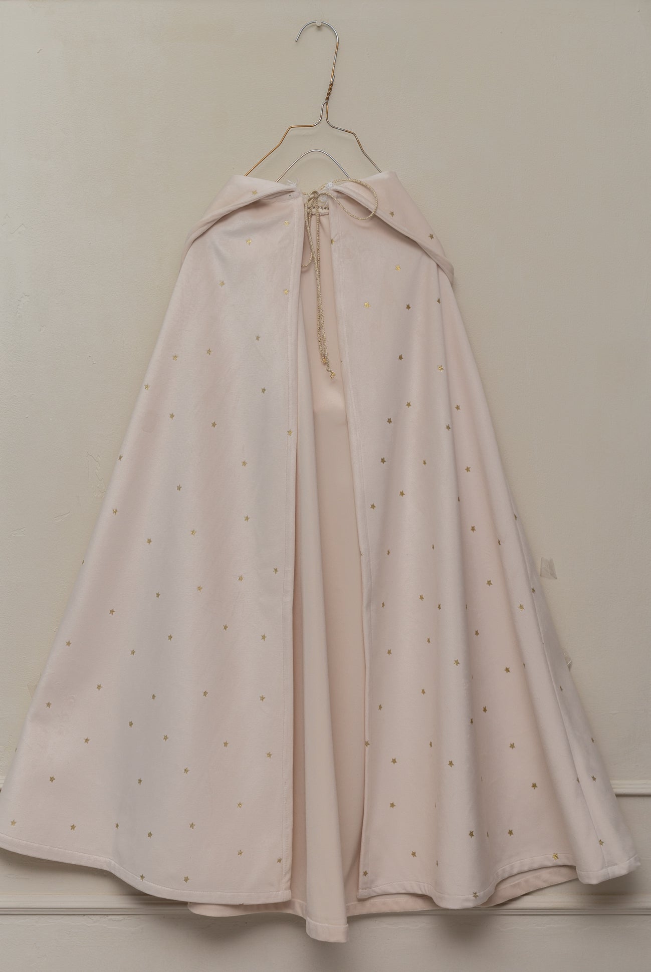 Disfraz capa de terciopelo con estrellas en Oro