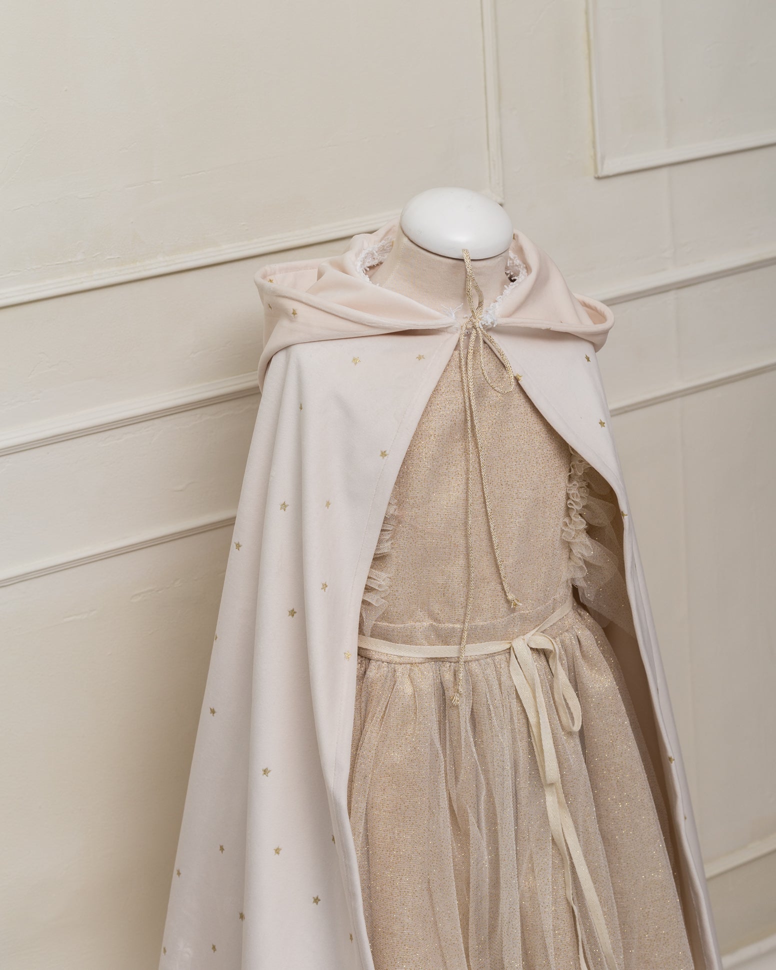 Disfraz capa de terciopelo con estrellas en Oro