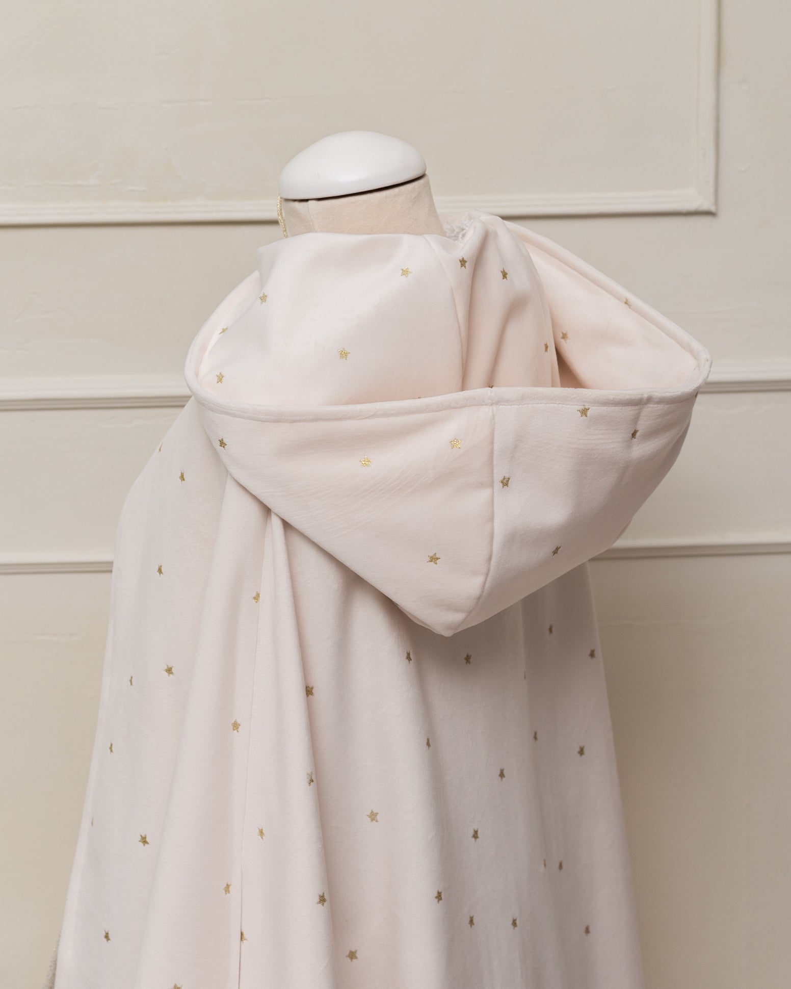 Disfraz capa de terciopelo con estrellas en Oro