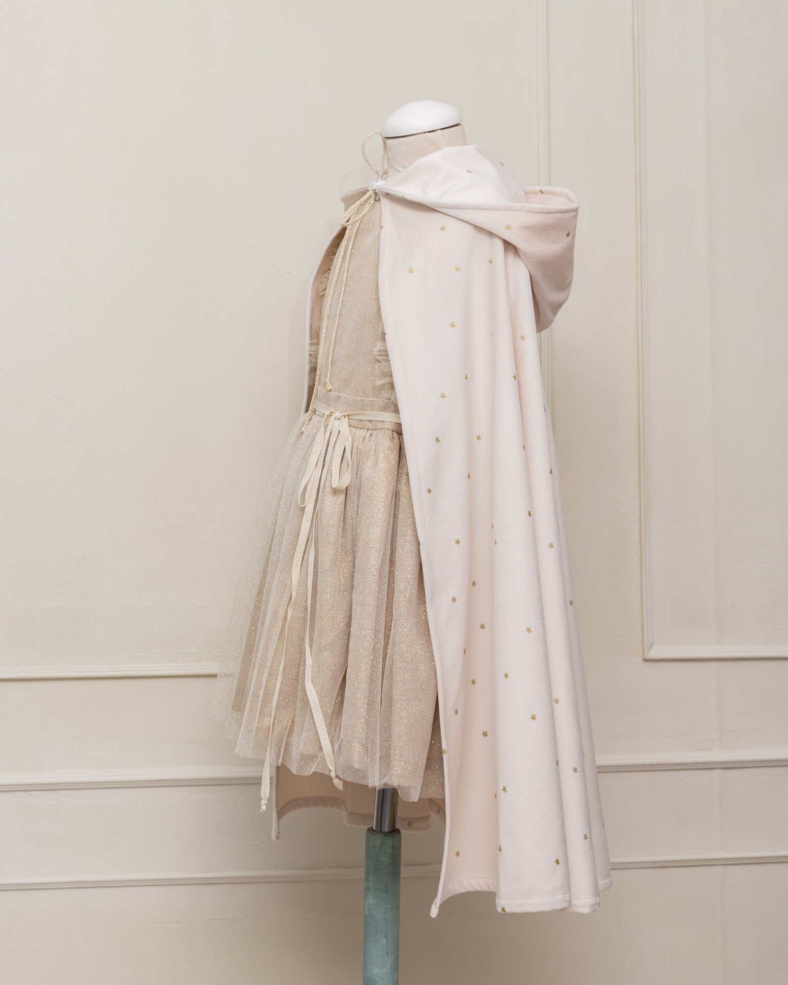 Disfraz capa de terciopelo con estrellas en Oro