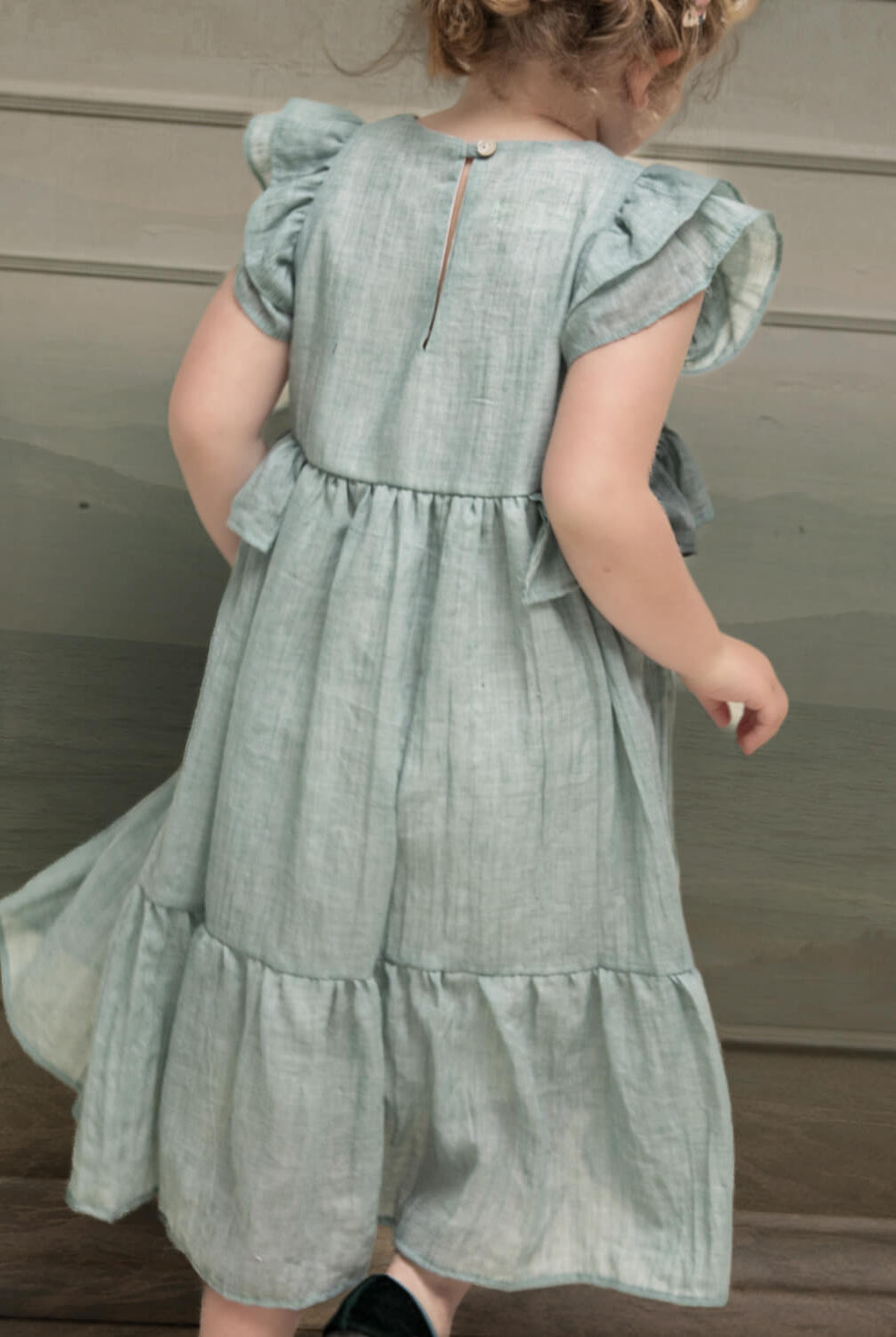 Traje de arras para niña largo en color verde Cosmosphie