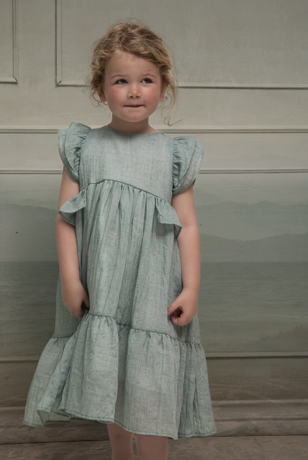 Traje de arras para niña largo en color verde Cosmosphie