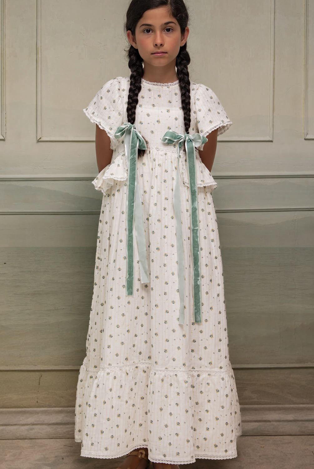 Traje de arras largo para niña de flores con toque dorado Cosmosophie