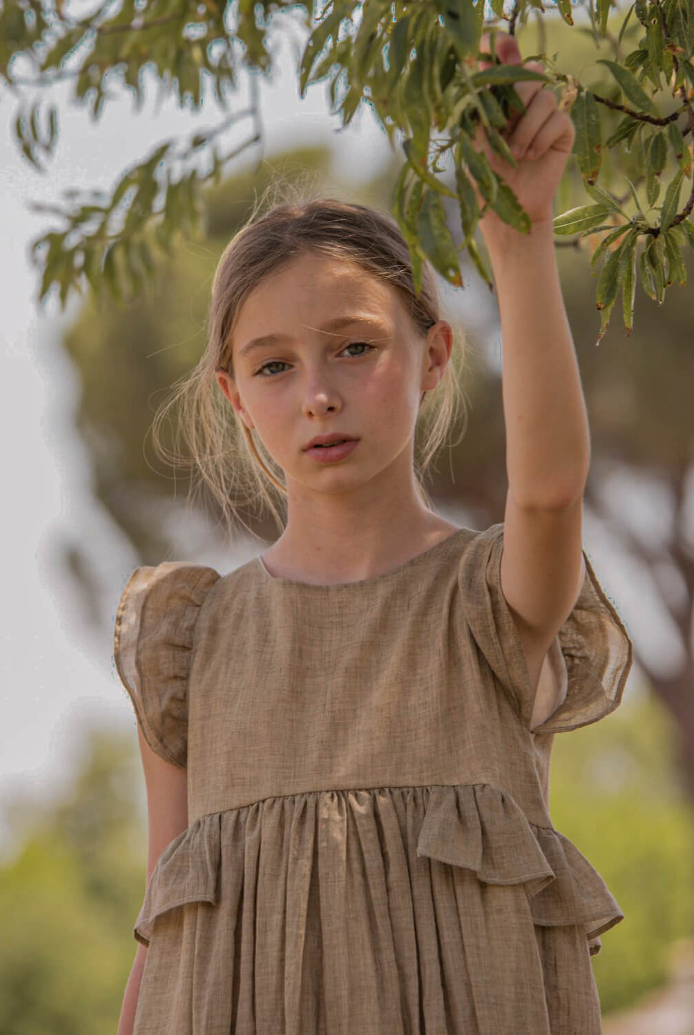 vestido de arras largo el color toffe lino para niñas Cosmosophie