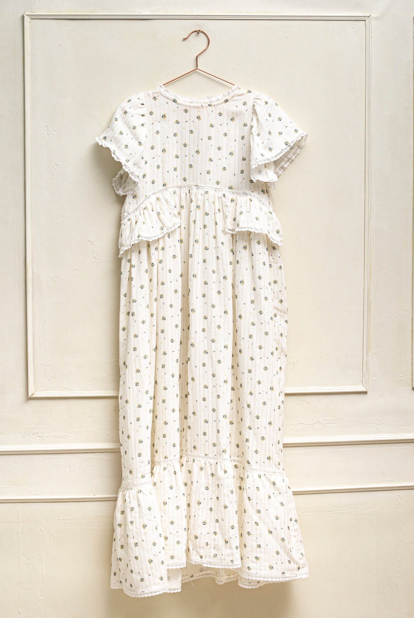 Traje de arras largo para niña de flores con toque dorado Cosmosophie