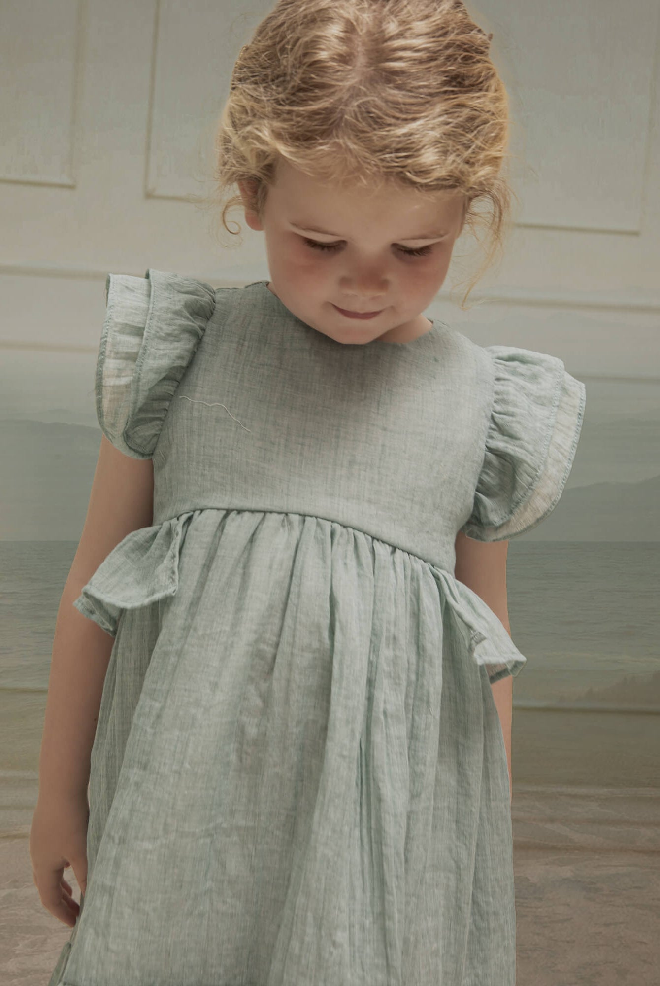 Traje de arras para niña largo en color verde Cosmosphie