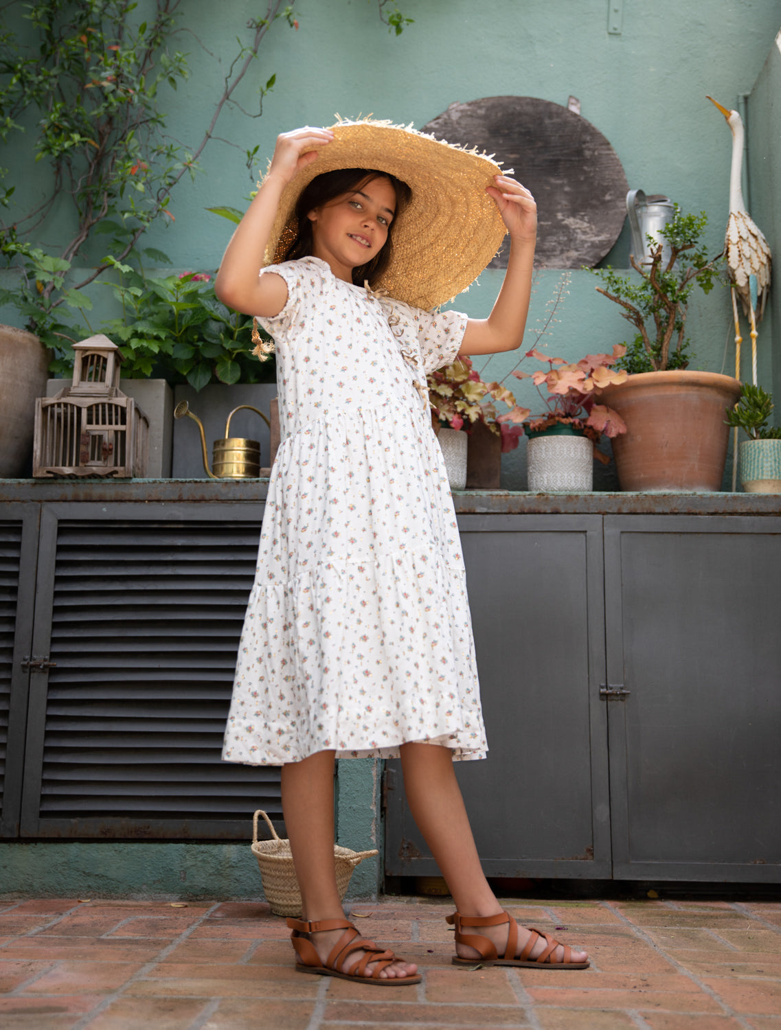 Vestido de flores y oro de Cosmosophie