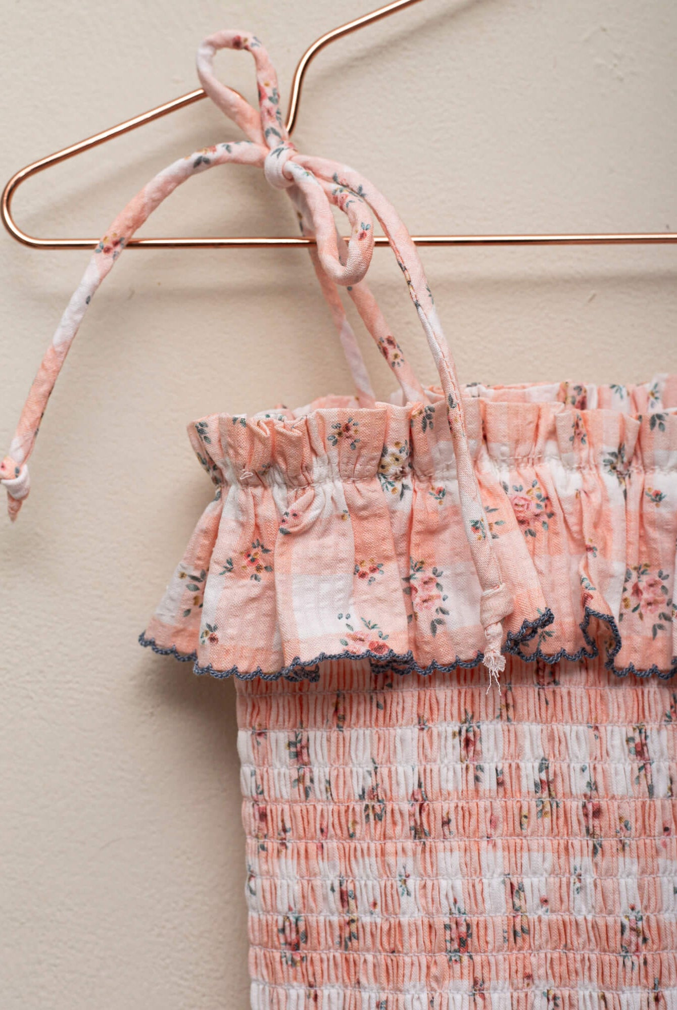 Mono tirantes nido de abeja para niña en vichy rosa Cosmosophie