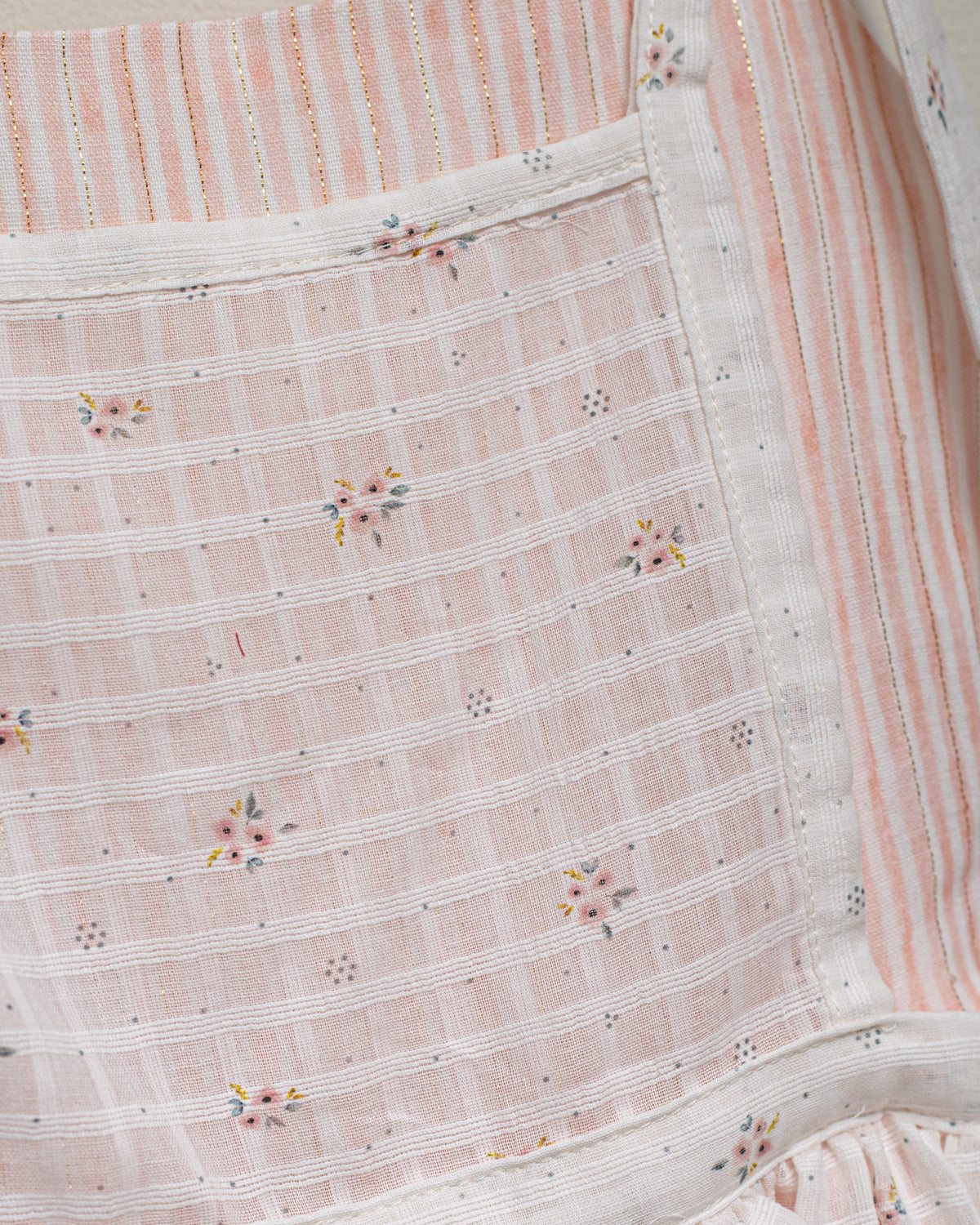 Vestido de tirantes Oz Rosa con Delantal de Flores