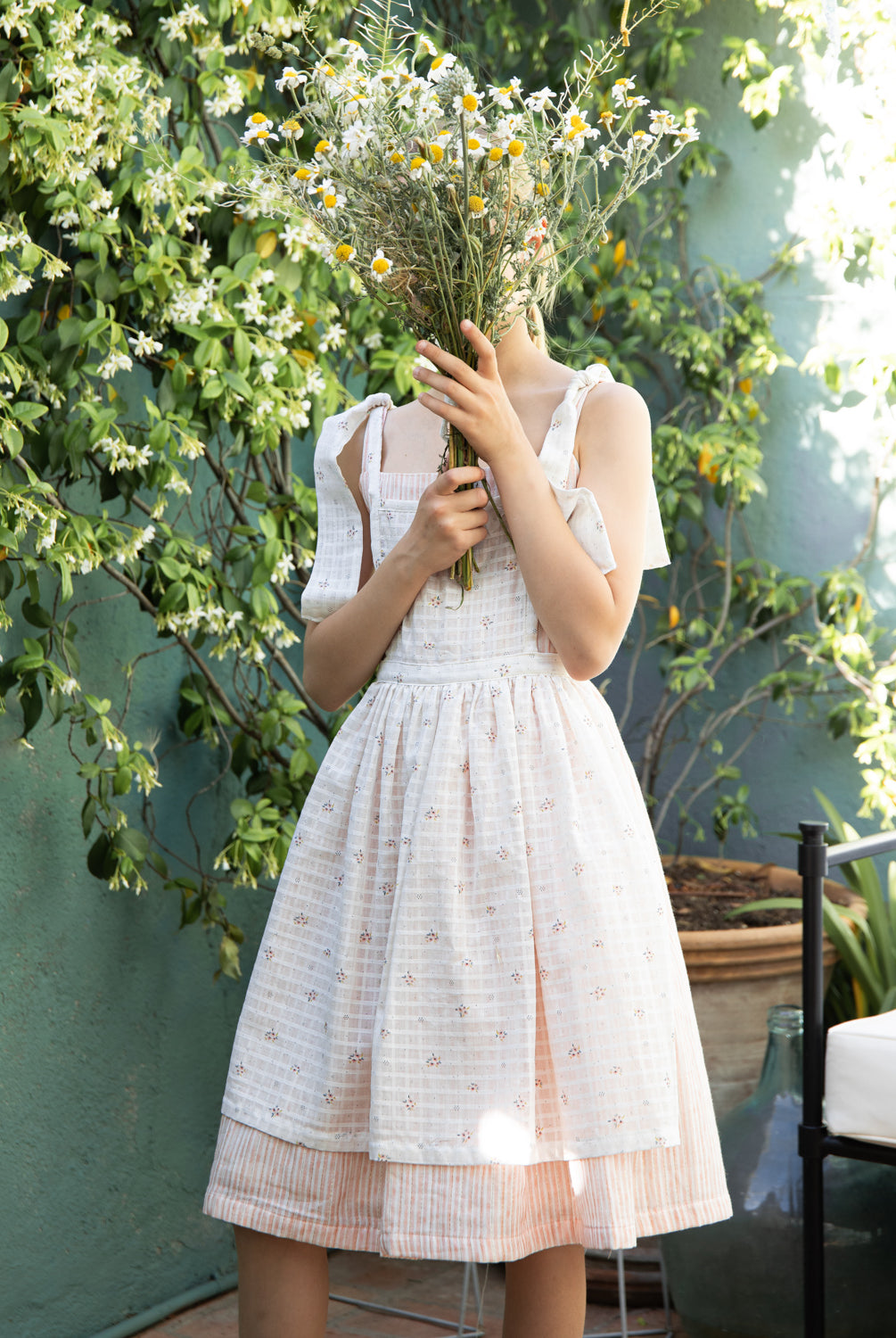 Vestido de tirantes Oz Rosa con Delantal de Flores
